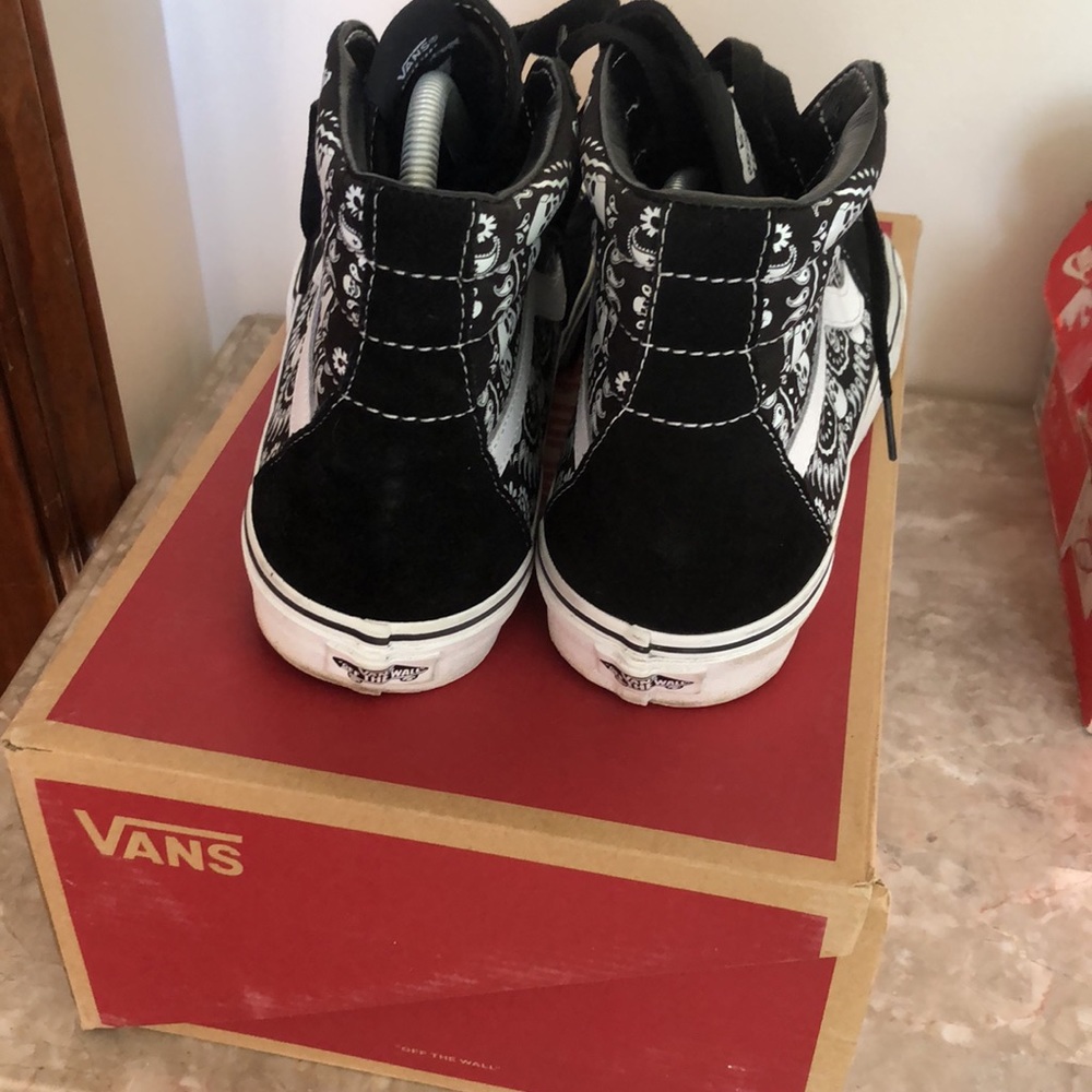 Vans - Picture 3 of 7